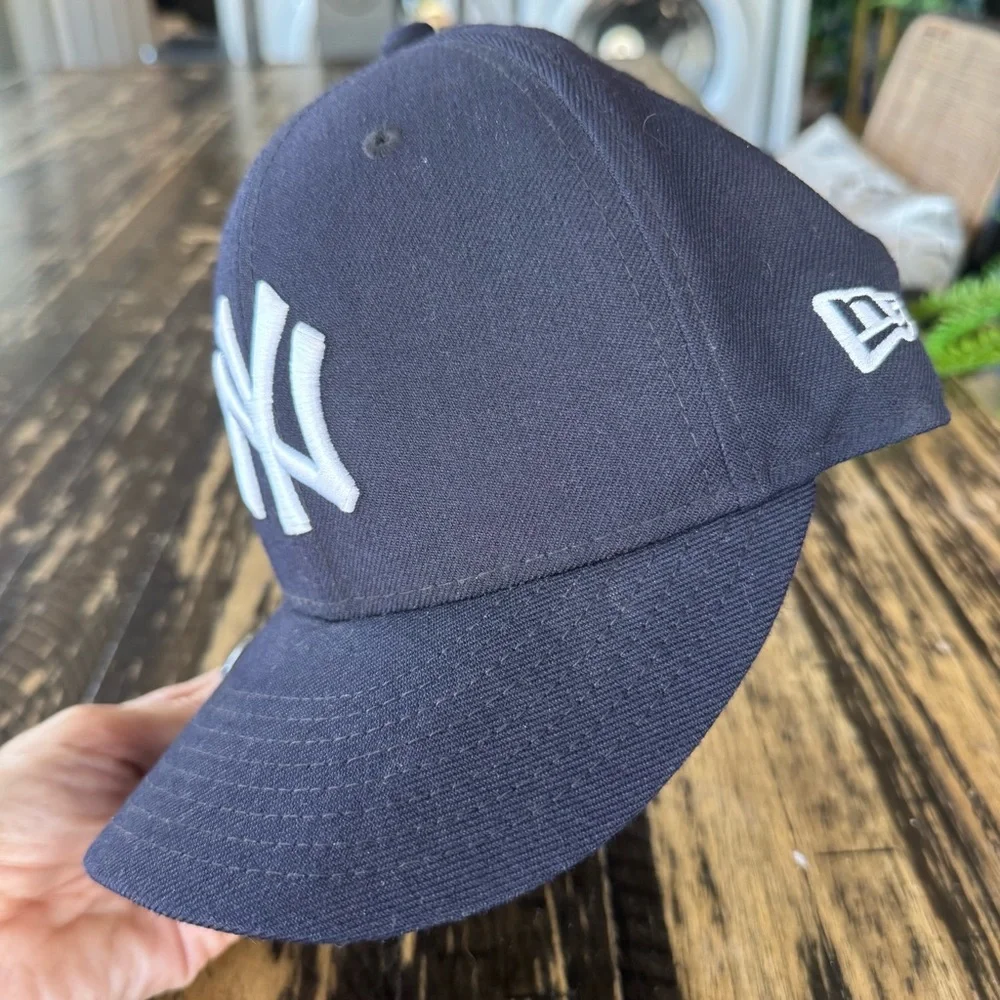 💫 New Era 9FIFTY Light Snapback – New York Hat (Navy & White)